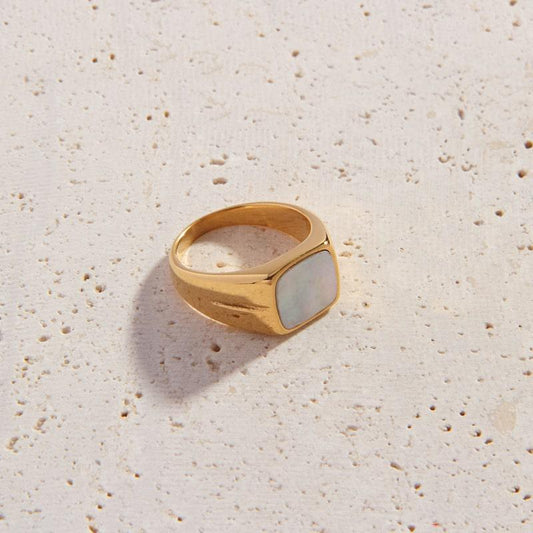 Lauretta	Ring
