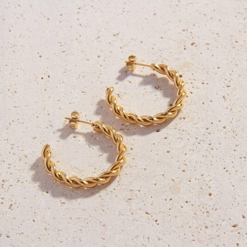 Mia Hoops
